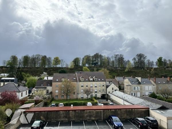 CHATEAU-THIERRY. Appartement de type 3 de 65,50 m² avec 2 chambres, place de parking et garage