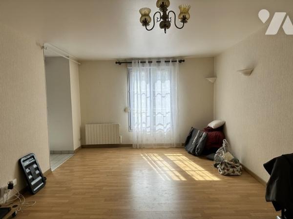 CHATEAU-THIERRY. Appartement de type 3 de 65,50 m² avec 2 chambres, place de parking et garage