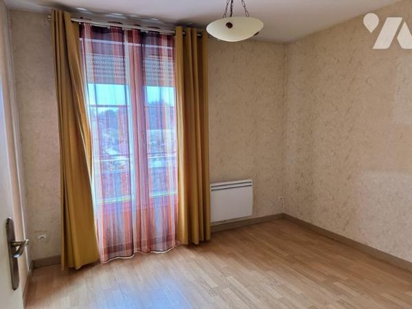 CHATEAU-THIERRY. Appartement de type 3 de 65,50 m² avec 2 chambres, place de parking et garage