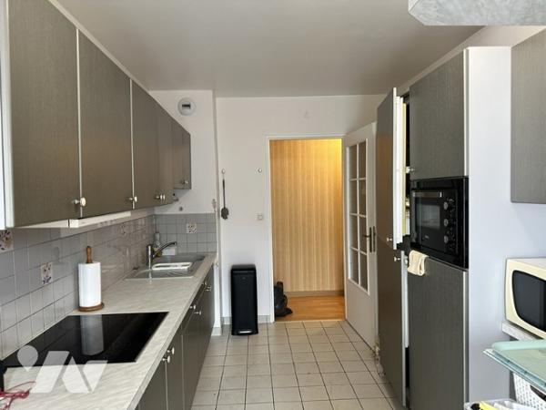 CHATEAU-THIERRY. Appartement de type 3 de 65,50 m² avec 2 chambres, place de parking et garage