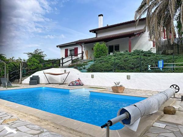 Maison 674 000 € Hasparren 8 p 175 m² DPE C