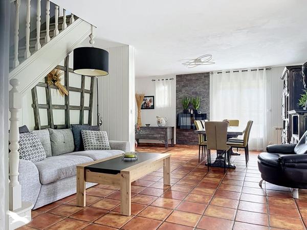 Maison 674 000 € Hasparren 8 p 175 m² DPE C