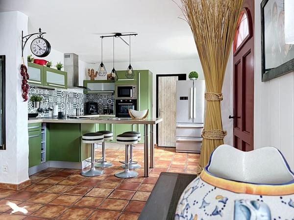 Maison 674 000 € Hasparren 8 p 175 m² DPE C