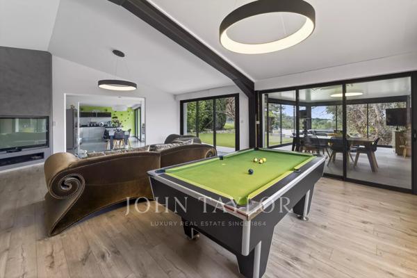 Sanary-sur-Mer – Propriété de 410 m² avec vue mer, piscine chauffée et appartement indépendant