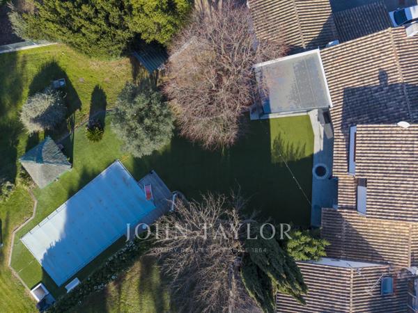 Sanary-sur-Mer – Propriété de 410 m² avec vue mer, piscine chauffée et appartement indépendant