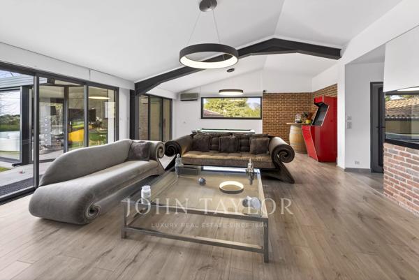 Sanary-sur-Mer – Propriété de 410 m² avec vue mer, piscine chauffée et appartement indépendant