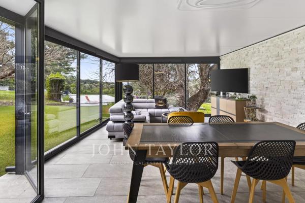 Sanary-sur-Mer – Propriété de 410 m² avec vue mer, piscine chauffée et appartement indépendant