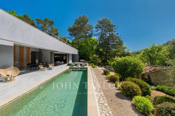 Ensemble de 2 villas avec fort potentiel d'extension et de construction, village de Valbonne à pied