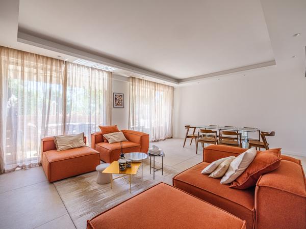 Appartement
         3 pièces
        - 107 m² 710 000 € *