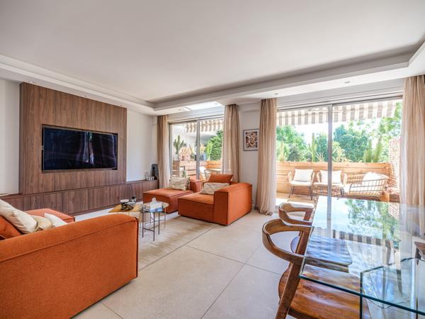 Appartement
         3 pièces
        - 107 m² 710 000 € *