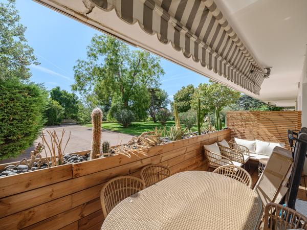 Appartement
         3 pièces
        - 107 m² 710 000 € *