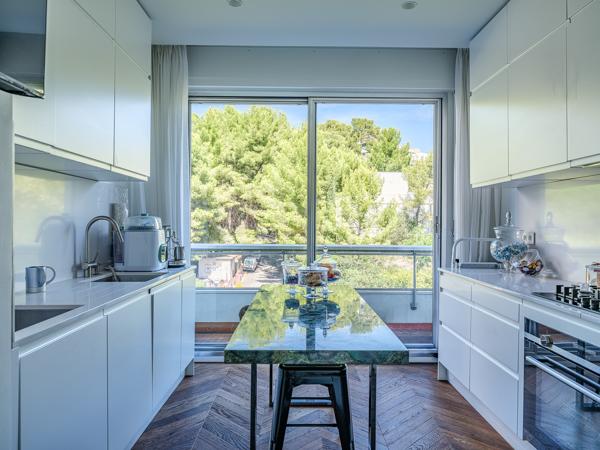 Appartement
         3 pièces
        - 107 m² 710 000 € *