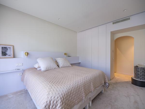 Appartement
         3 pièces
        - 107 m² 710 000 € *
