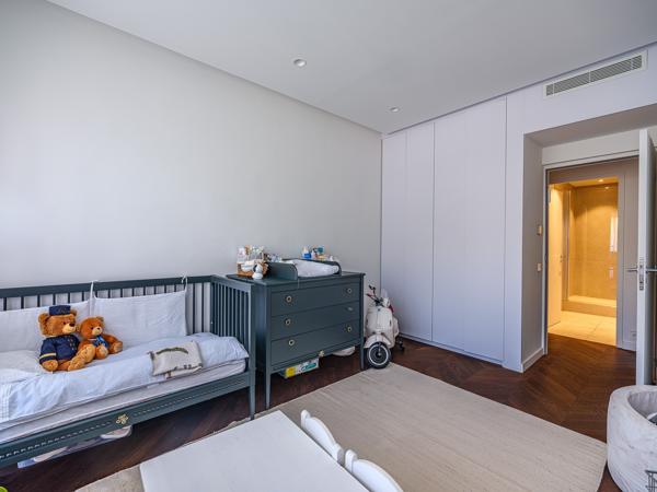 Appartement
         3 pièces
        - 107 m² 710 000 € *
