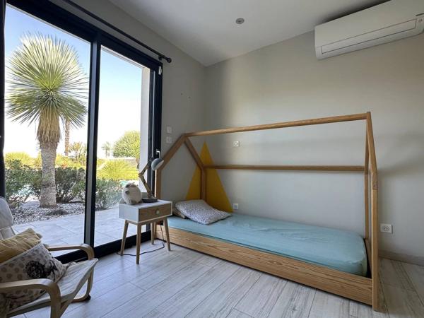 Villa contemporaine 186 m² avec piscine et dépendances – Triangle Saintes / Cognac / Saint-Jean-d’Angély