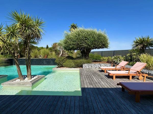 Villa contemporaine 186 m² avec piscine et dépendances – Triangle Saintes / Cognac / Saint-Jean-d’Angély
