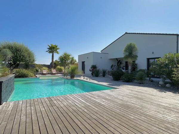 Villa contemporaine 186 m² avec piscine et dépendances – Triangle Saintes / Cognac / Saint-Jean-d’Angély
