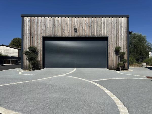 Villa contemporaine 186 m² avec piscine et dépendances – Triangle Saintes / Cognac / Saint-Jean-d’Angély