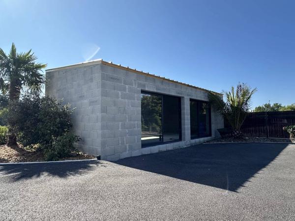 Villa contemporaine 186 m² avec piscine et dépendances – Triangle Saintes / Cognac / Saint-Jean-d’Angély