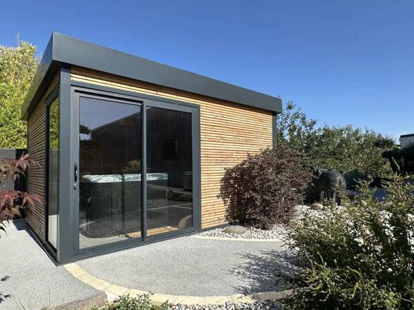 Villa contemporaine 186 m² avec piscine et dépendances – Triangle Saintes / Cognac / Saint-Jean-d’Angély