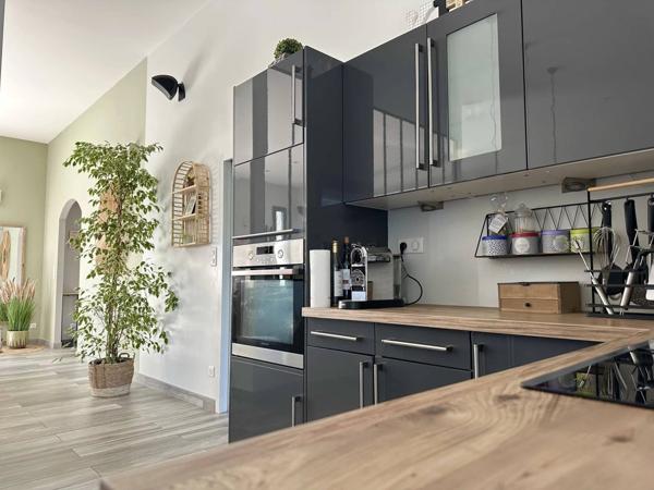 Villa contemporaine 186 m² avec piscine et dépendances – Triangle Saintes / Cognac / Saint-Jean-d’Angély