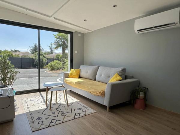 Villa contemporaine 186 m² avec piscine et dépendances – Triangle Saintes / Cognac / Saint-Jean-d’Angély