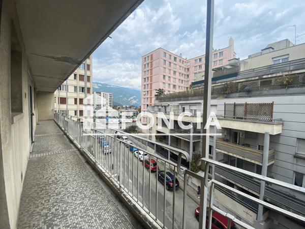 Location Appartement 2 pièces 42.6 m² - 29 RUE DES CHAMPS ELYSEES Grenoble 38100