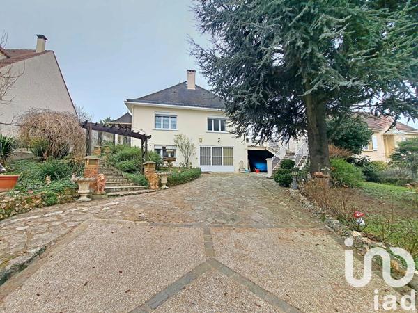 Maison traditionnelle 7 pièces de 178 m² à Montigny-lès-Cormeilles (95370)