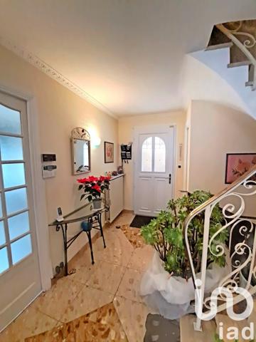 Maison traditionnelle 7 pièces de 178 m² à Montigny-lès-Cormeilles (95370)