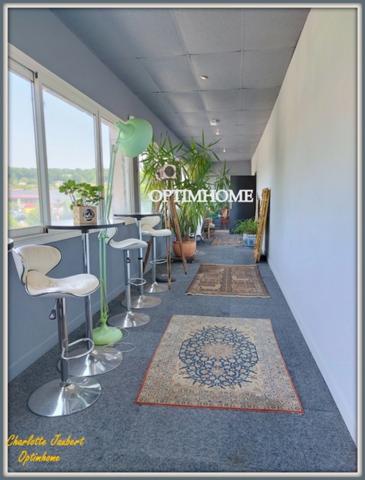 Restaurant + appartement à rénover vendre CHALAIS (16)