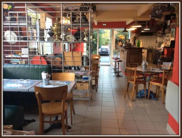 Restaurant + appartement à rénover vendre CHALAIS (16)