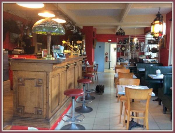 Restaurant + appartement à rénover vendre CHALAIS (16)