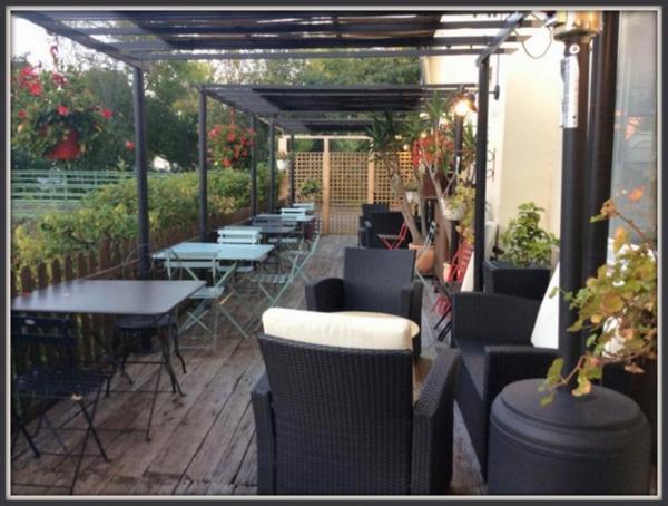 Restaurant + appartement à rénover vendre CHALAIS (16)