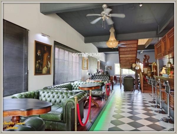 Restaurant + appartement à rénover vendre CHALAIS (16)