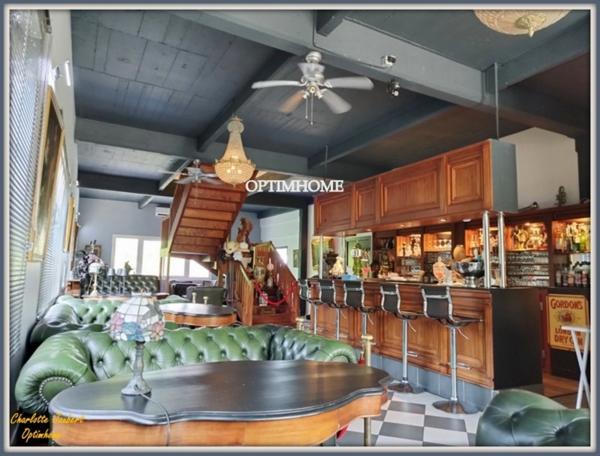 Restaurant + appartement à rénover vendre CHALAIS (16)