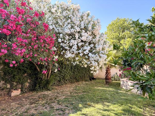 5 mn de Nîmes, 132 m2, 5 pièces, jardin méditerranéen, garage, DPE B/A