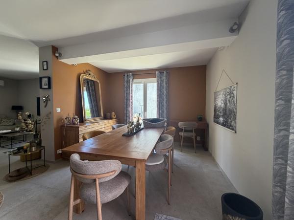 5 mn de Nîmes, 132 m2, 5 pièces, jardin méditerranéen, garage, DPE B/A