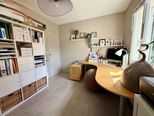 5 mn de Nîmes, 132 m2, 5 pièces, jardin méditerranéen, garage, DPE B/A