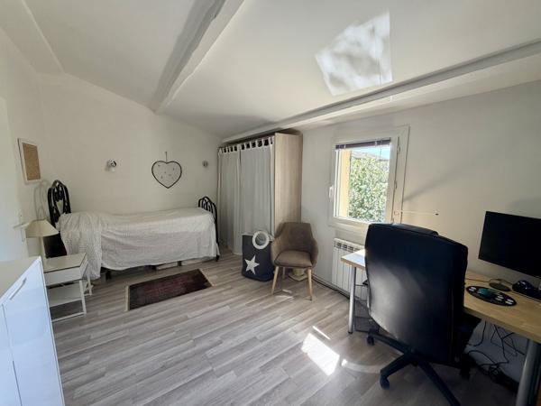 5 mn de Nîmes, 132 m2, 5 pièces, jardin méditerranéen, garage, DPE B/A