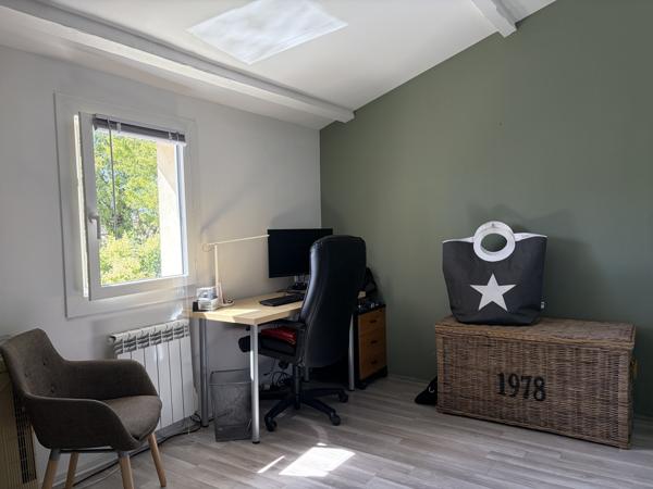 5 mn de Nîmes, 132 m2, 5 pièces, jardin méditerranéen, garage, DPE B/A