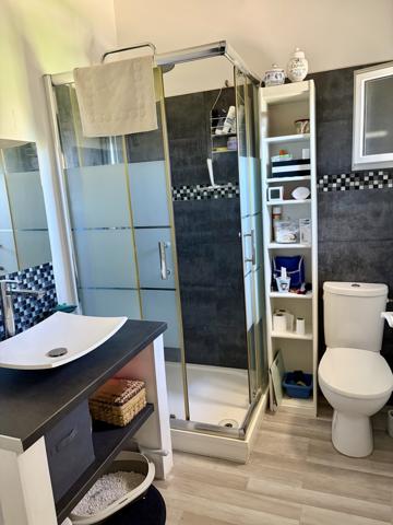 5 mn de Nîmes, 132 m2, 5 pièces, jardin méditerranéen, garage, DPE B/A