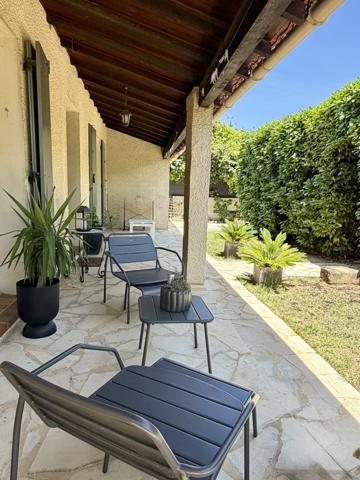 5 mn de Nîmes, 132 m2, 5 pièces, jardin méditerranéen, garage, DPE B/A