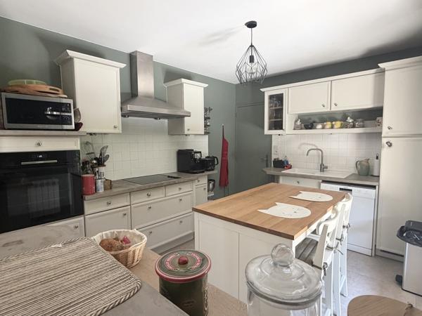 5 mn de Nîmes, 132 m2, 5 pièces, jardin méditerranéen, garage, DPE B/A