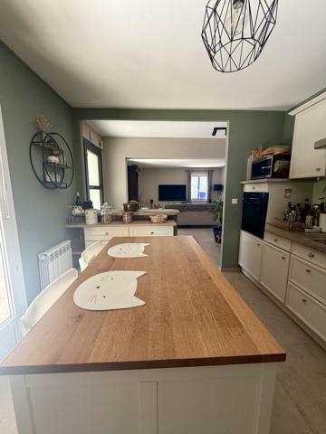 5 mn de Nîmes, 132 m2, 5 pièces, jardin méditerranéen, garage, DPE B/A