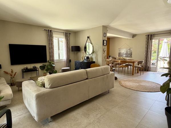 5 mn de Nîmes, 132 m2, 5 pièces, jardin méditerranéen, garage, DPE B/A