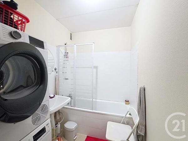 Appartement F3 à vendre  4 pièces - 67,11 m 2   ANGOULEME  - 16