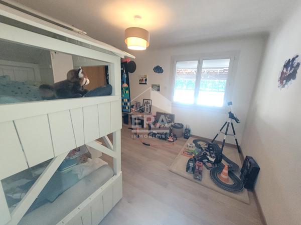 LES PENNES MIRABEAU -Quartier Darbousset- Maison T5 de 140 m2 avec piscine et extérieur