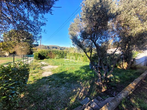 LES PENNES MIRABEAU -Quartier Darbousset- Maison T5 de 140 m2 avec piscine et extérieur