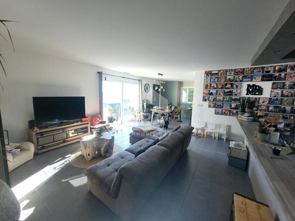 LES PENNES MIRABEAU -Quartier Darbousset- Maison T5 de 140 m2 avec piscine et extérieur