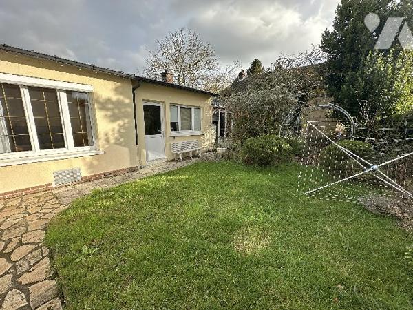 MAISON INDIVIDUELLE - TROIS CHAMBRE - GARAGE